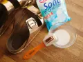 Jak czyścić Birkenstock? Potrzebne: szczoteczka, soda oczyszczona i miseczka z wodą.
