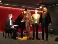 Mieczysław Kosz i Zuzanna na scenie z fortepianem.