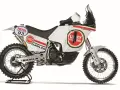 Cagiva Lucky Explorer, pronta per il Dakar. Motocicletta da rally con numero 93 e sponsor Total.