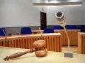 Czy adwokat niewykonujący zawodu może chodzić do sądu jako obserwator?