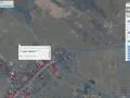 Jak sprawdzić numer działki po adresie na Geoportalu. Widok mapy z zaznaczonymi działkami i budynkami.
