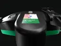 Lenkrad eines E-Scooters mit Display, das die Bolt Taxi App anzeigt. "Can park here" ist auf dem Bildschirm zu lesen.