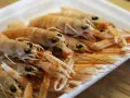 Un plato lleno de cigalas a la plancha, listas para ser degustadas.
