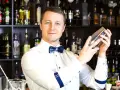 Ile zarabia barman w Gdańsku? Zaskakujące fakty o wynagrodzeniach