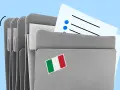 Cartella grigia con bandiera italiana e foglio con elenco puntato. Scopri quanto costa reimmatricolare una macchina.