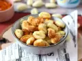 Gnocchi dorati e croccanti, cotti alla perfezione nella friggitrice ad aria. Un contorno o antipasto delizioso e veloce.