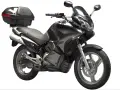 Czarny motocykl Honda Varadero 125 z kufrem, gotowy na podróż.