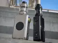 Dos vaporizadores, uno plateado y otro negro, con tanques GTX Tank 22.