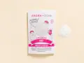 Un sachet d'actif cosmétique "Urée" d'Aroma-Zone, idéal pour hydrater et exfolier, avec une poudre blanche à côté.