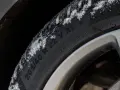 Gomma invernale con neve sul battistrada, sigla 265/40 R 22 XL.