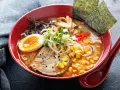 Czy ramen jest zdrowy? Ekspertka radzi, jak jeść bez wyrzutów.
