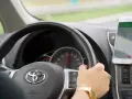 Volante Toyota con navigatore. Vibrazioni al volante? Potrebbero essere sintomi di squilibrio gomme.