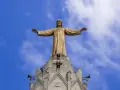 Pomnik Chrystusa Króla z rozłożonymi ramionami. Czy ślub cywilny to grzech? Pytanie wisi w powietrzu, gdy patrzymy w niebo.