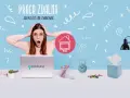Przerażona kobieta przy biurku, symbolizująca chaos pracy w domu. Na biurku laptop, kubek, ciasteczka, lampka i budzik.