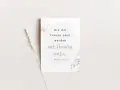 Karte mit Spruch: "Die mit Tränen säen, werden mit Freuden ernten." Psalm 126,5. Zarte Blumen und ein Grashalm.