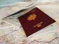 Pasport i mapa, przygotowanie do podróży.