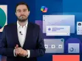Mężczyzna w garniturze prezentuje możliwości Copilot Studio, pokazując interfejsy z wykresami i przepływami pracy.