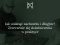 Dziadek i wnuczka grają w warcaby. Tekst: "Jak uniknąć zachowku i długów? Zrzeczenie się dziedziczenia w praktyce".
