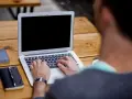 Nootropy na naukę w Polsce: legalność, ryzyka i bezpieczne alternatywy
