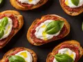 Chrupiące grzanki z kremowym serem, pikantną pastą i bazylią. Czy to nduja? Co to jest? Pyszna przekąska!