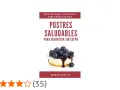 Pastel saludable cubierto de arándanos y salsa de frutos rojos.