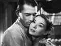 Gregory Peck obejmuje Audrey Hepburn. Ich spojrzenia mówią o miłości, jak Wenus w Lwie, pełnej pasji i odwagi.
