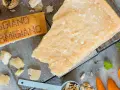 Parmezan z jakiego mleka? Odkryj tajemnice jego pochodzenia
