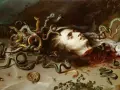 Obcięta głowa Meduzy, z której wyrastają węże. Obok niej salamandra, pająki i skorpion.