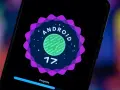 Logo Android 17 na ekranie telefonu, zapowiadające nowe wersje androida. Postęp aktualizacji w toku.