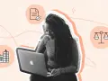 Mujer trabajando en laptop, rodeada de iconos que representan los pasos para crear una empresa: edificio, documento con visto bueno y balanza.