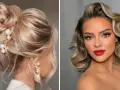 Eleganckie fryzury na wesele jako gość: upięcie z perłami i fale w stylu retro. Idealne na ślubną uroczystość.