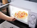 Jak zrobić pizzę w mikrofali - szybki przepis na pyszną pizzę w domu