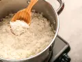 Jak uprażyć ryż? Odkryj sekret szefów kuchni!