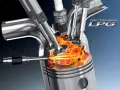 Wtrysk bezpośredni LPG w cylindrze silnika, gdzie płomień zapala mieszankę paliwowo-powietrzną.