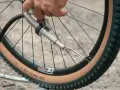 Jak napompować opony w rowerze? Klucz do komfortu i bezpieczeństwa
