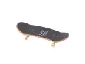 Ett litet finger skateboard med Tech Deck-loggan. Perfekt för att öva tricks inomhus.