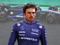 Carlos Sainz Jr. con su mono azul de Williams Racing, listo para la carrera.