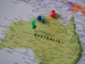 Trzy pinezki na mapie Australii. Czy do Australii potrzebna jest wiza? Sprawdź na mapie!