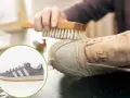 Pulizia meticolosa per lavare Adidas pelle in lavatrice. Un dettaglio mostra una scarpa Adidas grigia, mentre un'altra viene spazzolata.