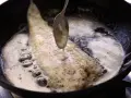 Ryba przywiera do patelni? 5 zasad, by już nigdy się nie kleiła!