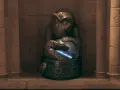 Estatua de un demiguise en Hogwarts, sosteniendo una esfera brillante.