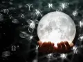 Dłonie trzymające jasną pełnię księżyca, otoczone symbolami zodiaku. To może być zapowiedź magicznej pełni marzec 2026.