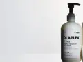 Tres botellas de Olaplex N°3, tratamiento para pelo seco o mojado, en un fondo blanco.