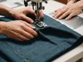 Jak poszerzyć spodnie w udach? DIY i krawiec odzyskaj komfort!