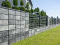 Nowoczesne ogrodzenie z betonowych bloczków i stalowych przęseł. Solidny fundament pod ogrodzenie, cena robocizny atrakcyjna.