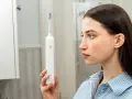 Czym się różni szczoteczka soniczna od oscylacyjnej – kluczowe różnice