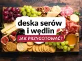 Przykładowa deska serów i wędlin z winogronami, figami, orzechami i miodem.