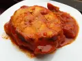 Bonito en salsa de tomate, un plato casero que huele delicioso.