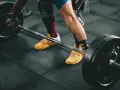 Połącz CrossFit i siłownię: Maksymalizuj wyniki, unikaj przetrenowania