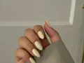 Jak zrobić paznokcie Hailey Bieber: krok po kroku do idealnego manicure